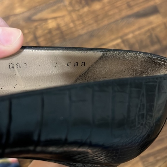 Salvatore Ferragamo Heels Black Crocodile Embossed Patent Leather Almond Toe 7 - Picture 8 of 12